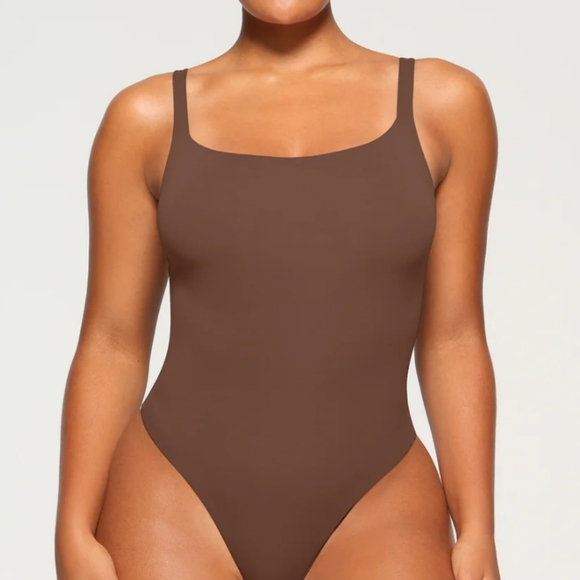 SKIMS Square Neck Thong Bodysuit - Picture 1 of 11